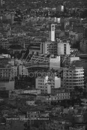 Image du Maroc Professionnelle de  Au premier plan quelques bâtisses de la médina extra-muros et au fond les installations administratives de la ville dont la wilaya reconnaissable grâce à son horloge, le 12 Janvier 2009. (Photo / Abdeljalil Bounhar)

